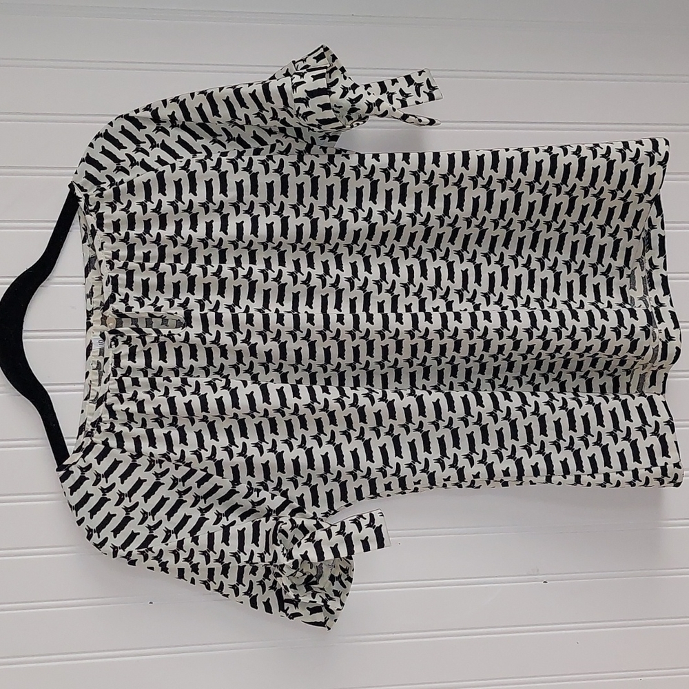 Cream colored cute scottish terrier dog print shirt